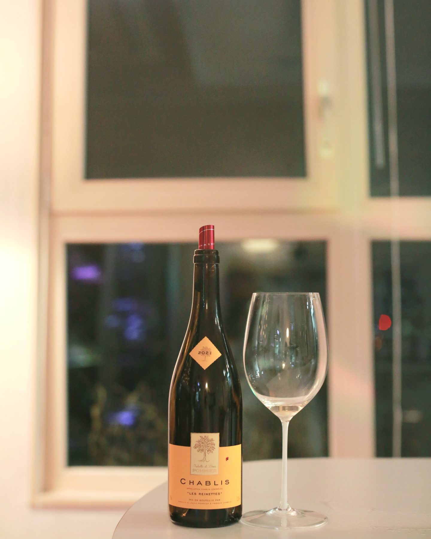 A bottle of Isabelle et Denis Pommier Chablis Les Reinettes 2021.