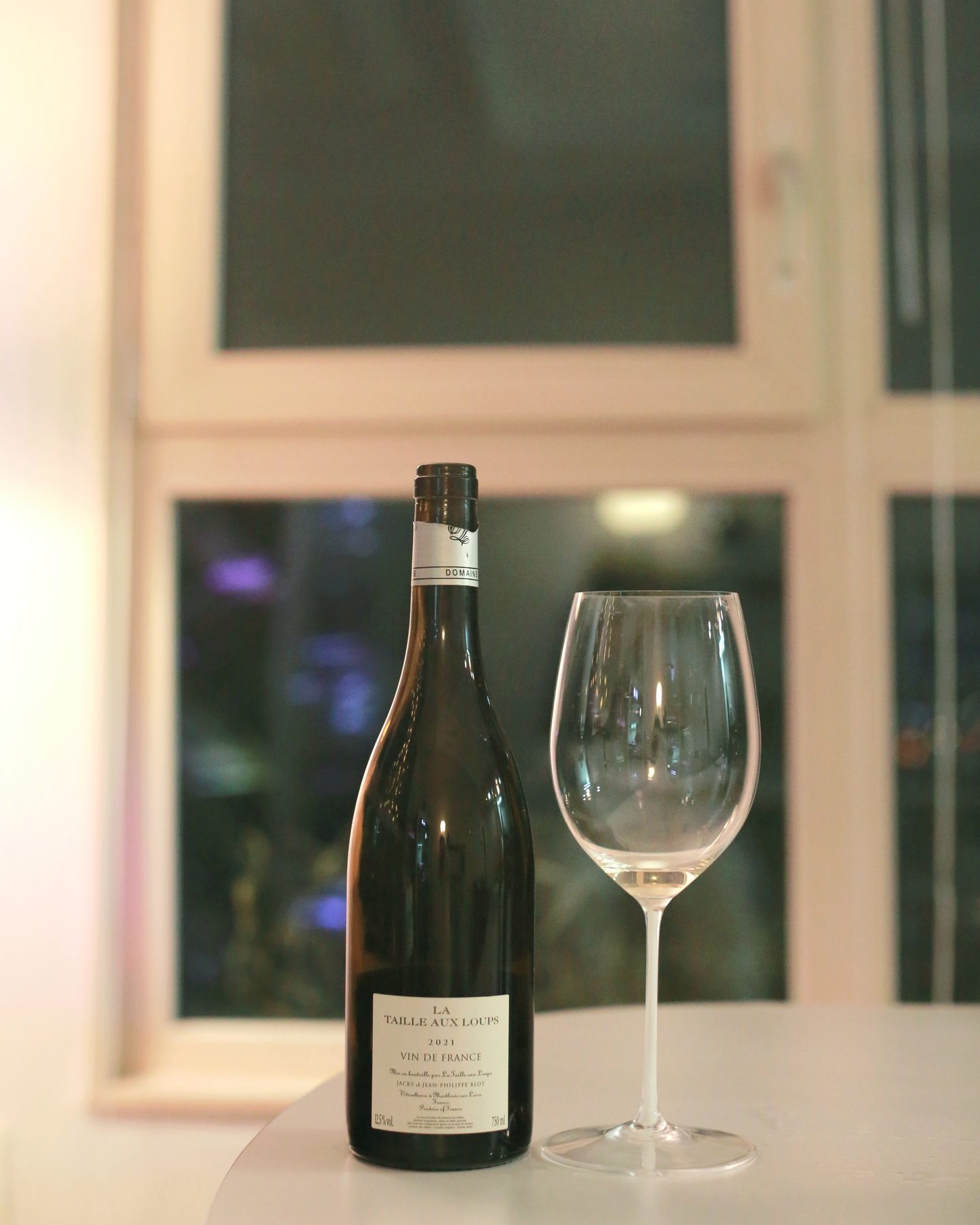 A second view of a bottle of La Taille Aux Loups Venise Cuvée Parcellaire Monopole 2021.